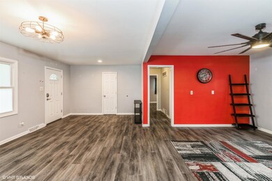 209 W Oak Place, Griffith, IN 46319 - photo 4