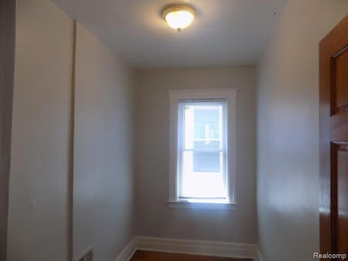 2331 Caniff St, HamtraMcK, MI 48212 - photo 4