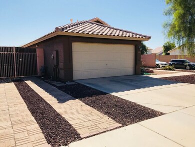 Parking on side yard with RV gate
