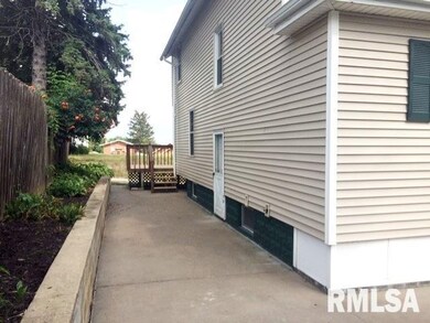 904 Belmont St, Davenport, IA 52804 - photo 3