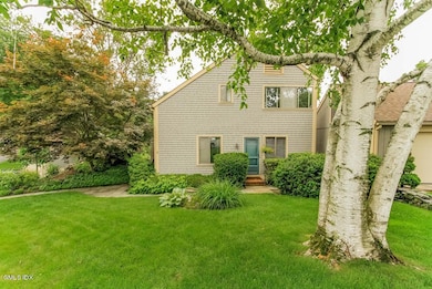 619 W Lyon Farm Dr unit 619, Greenwich, CT 06831 - photo 2