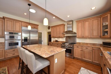 Kitchen w/granite countertops
