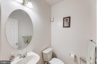 15504 Leizear Ct, Laurel, MD 20707 - photo 2