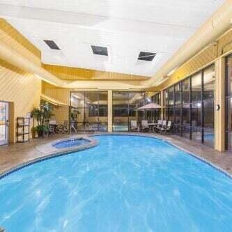 P00L HILTON