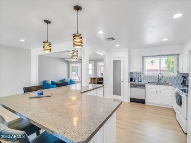 08-10427 W Meade Ave-8