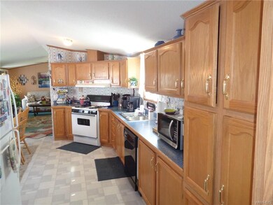 Beautiful Oak cabinetry!