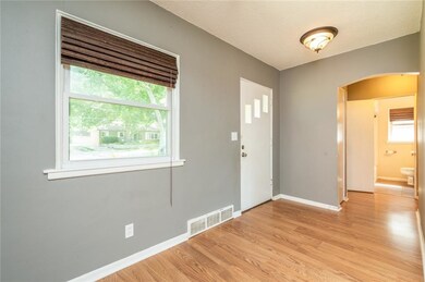 5908 Forest Ave, Des Moines, IA 50311 - photo 3
