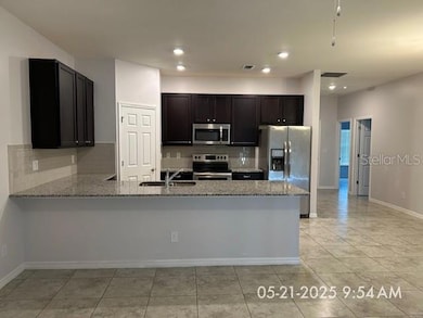 Kitchen with breakfast bar