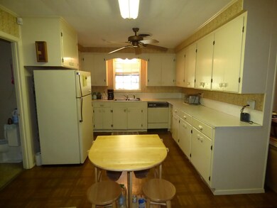 1402 Stokes Ave, McComb, MS 39648 - photo 5