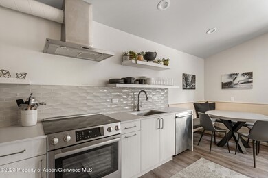 220wMain210_P1_B6_Med23050808