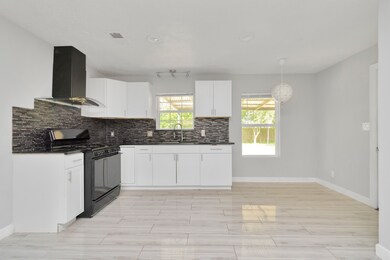 10910 Hoffer St, Houston, TX 77075 - photo 5