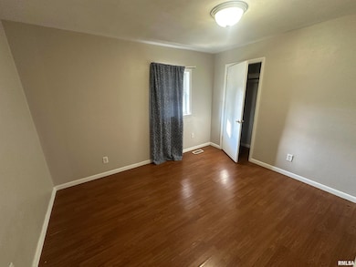 1030 W Berrien St, Galesburg, IL 61401 - photo 4