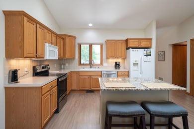 5-web-or-mls-8067-amber-creek-dr-sw