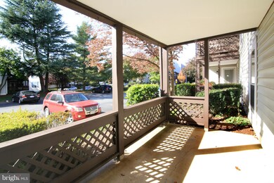 10020 Oakton Terrace Rd unit 10020, Oakton, VA 22124 - photo 7