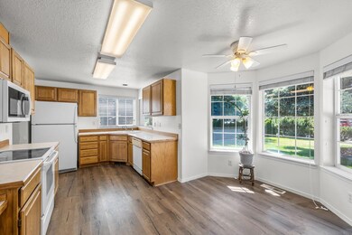 2117 NW Hemlock Place, Redmond, OR 97756 - photo 3