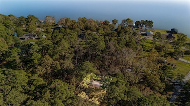 Located just steps from the lake, your adventure a