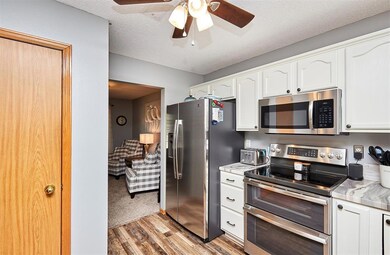 325 NE Meadowlark Ln, Waukee, IA 50263 - photo 5