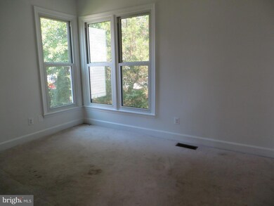 4725 Rippling Pond Dr, Fairfax, VA 22033 - photo 6