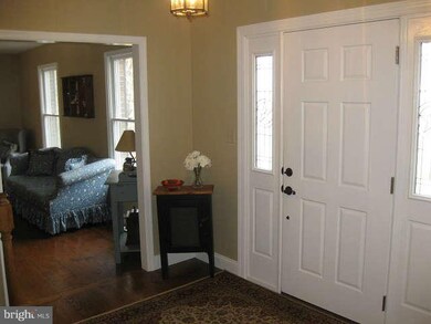 305 Neale Ct, Sykesville, MD 21784 - photo 3