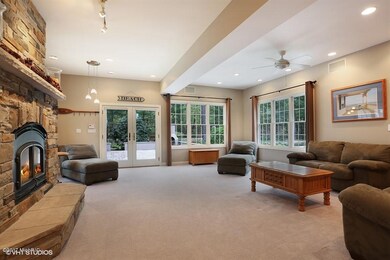 07_18360ForestBeach_3_FamilyRoom_LowRes