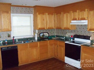 818 Hidden Creek Cir, Salisbury, NC 28147 - photo 2