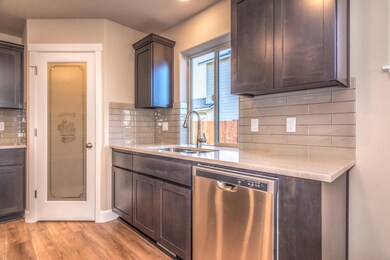 2466 SW Metolius Ave, Redmond, OR 97756 - photo 6