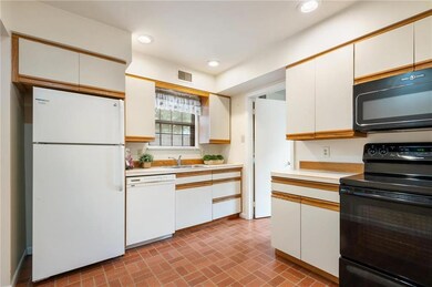 2871 Springhaven Place, Macungie, PA 18062 - photo 6