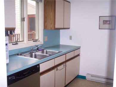 10 Howe St unit 3, Bristol, RI 02809 - photo 4