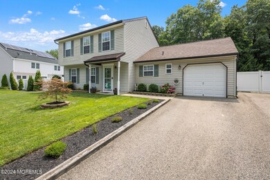 942 Mcguire Dr, Toms River, NJ 08753 - photo 5