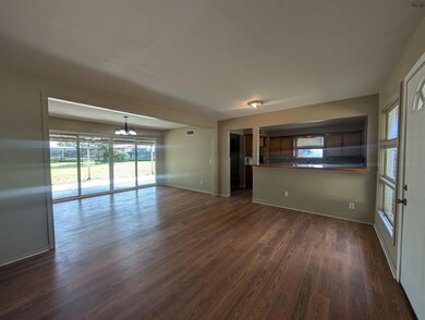 703 Pecan St, Burkburnett, TX 76354 - photo 4