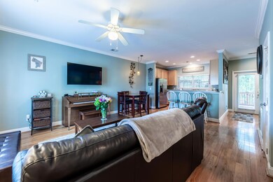 4037 Hartland Street-006-007-W4A0129HDR-