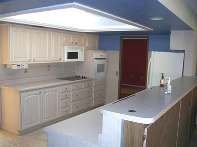 COUNTRY KITCHEN