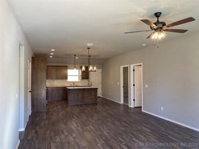975 W Bryan Ave, Sapulpa, OK 74066 - photo 2