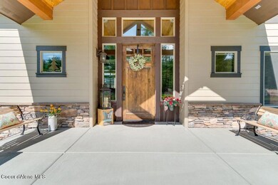 Large Covered Front Porch - Entry