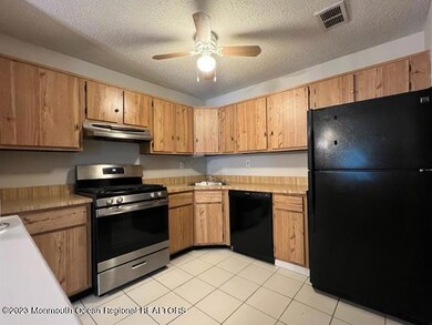 8-4 Seattle Ct, Freehold, NJ 07728 - photo 7