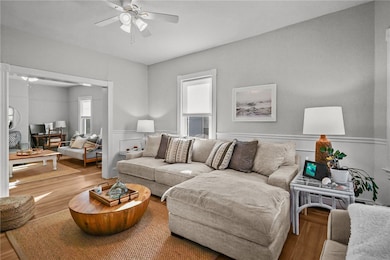 48 Constitution St unit 2, Bristol, RI 02809 - photo 4