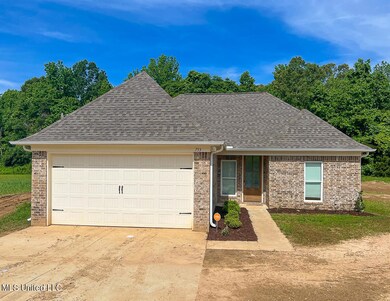 753 Bennett Cir, Byhalia, MS 38611 - photo 2
