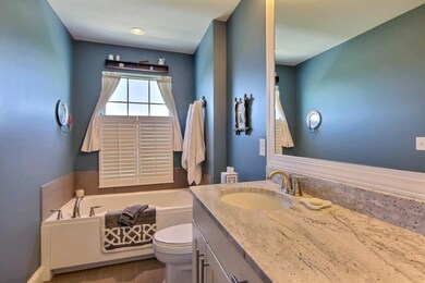 Master Bathroom with the Jetted Soaker Tub, Granit