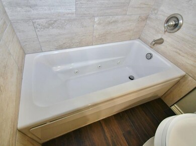 9710 Coyote Creek Dr, Houston, TX 77095 - photo 4