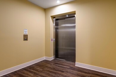 1670 e Broad Common-11