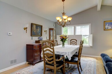 1528 Chippewa Dr, Naperville, IL 60563 - photo 4