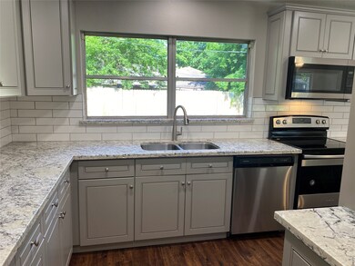 1720 S Park Dr, Alvin, TX 77511 - photo 4