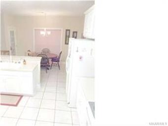 Kitchen (view 2)