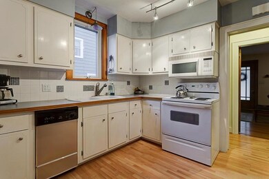 229 Fallis Rd. ~ Eat-in Kitchen