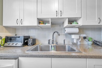 2750 E Bay Dr unit 2C, Largo, FL 33771 - photo 3