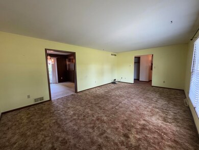 3764 Kingsway Dr, Crown Point, IN 46307 - photo 6