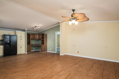 006-120_east_lynn_st_5_28_21-highrez.jpg