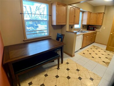 4022 40th St, Des Moines, IA 50310 - photo 5