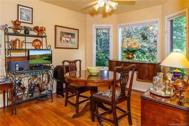 Breakfast Area Looking out to a beautiful Landscap
