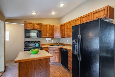 1629 14th Ave SE, Cedar Rapids, IA 52401 - photo 2